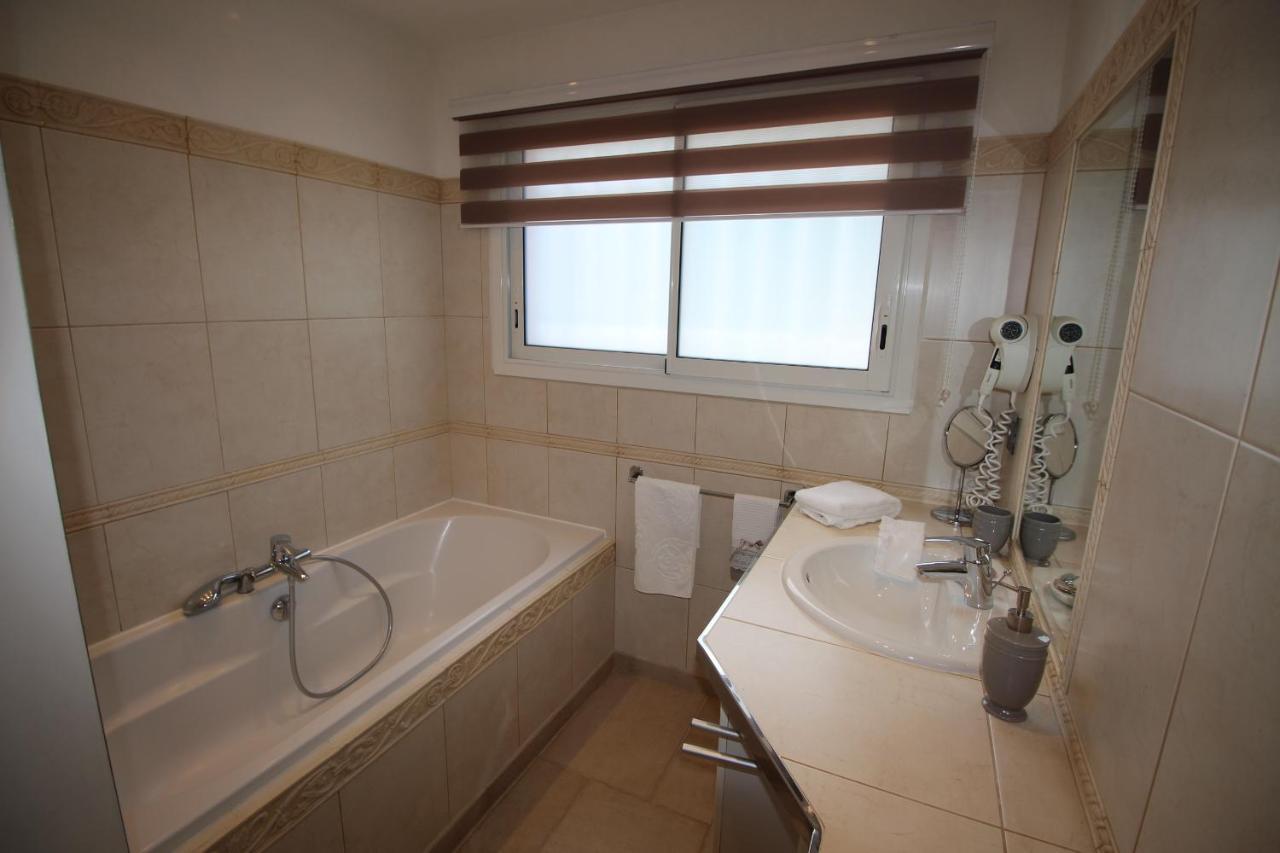 Villa Jalna Chambre, Suites Et Appartement Рокфор-ле-Пен Экстерьер фото