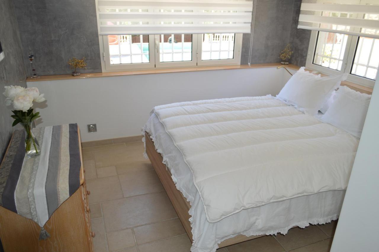 Villa Jalna Chambre, Suites Et Appartement Рокфор-ле-Пен Экстерьер фото